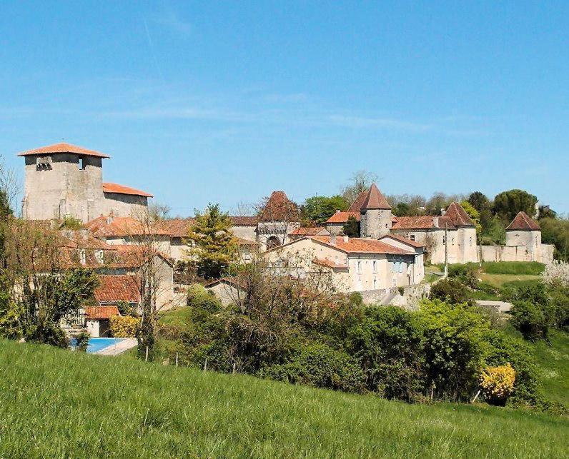 Bourguette Villa Saint-Paul-Lizonne Exterior photo