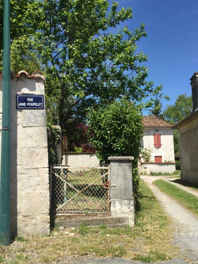 Bourguette Villa Saint-Paul-Lizonne Exterior photo